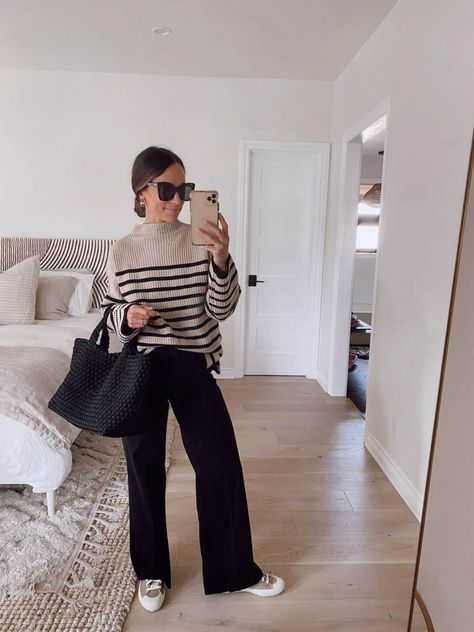 Black Pants Outfit Winter, Black Wide Leg Jeans Outfit, Wide Leg Black Pants Outfit, Black Jeans Outfit Winter, Wide Leg Jeans Winter, Black Wide Leg Pants Outfit, Wide Leg Black Jeans, Wide Leg Outfit, Striped Sweater Outfit