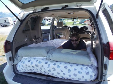 Camping in a Toyota Sienna minivan. Full size air mattress. van life. vanlife. Festival Camping Setup, Travel Bus, Best Family Cars, Camper Beds, Minivan Camping, Camping Snacks, Air Mattress Camping, Camping Mattress, Van Build