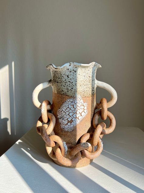 Ceramic Chain, Earth Pottery, Pottery Modern, Pottery Home Decor, Pottery Inspo, Etsy Decor, Rustic Pottery, Vase Handmade, Ceramics Ideas