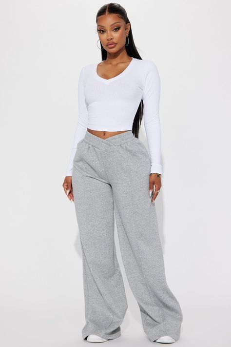 Women's Jenni Ribbed Crop Top in White Size Large by Fashion Nova Crop Top Outfits, Black Crop Top Outfit, Semi Formal Mujer, Pink Oatmeal, Ropa Semi Formal, White Tops Outfit, Glamour Outfit, Fashion Nova Outfits, Ribbed Crop Top