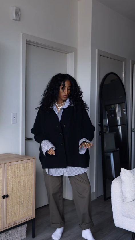 Fall Outfit Ideas School, Rules Of Fashion, Mid Size Outfits Black Women, Chill Professional Outfits, Dark Denim On Denim Outfit, Modern Women Outfits, Streetwear Classy Outfit, Streetwear Fashion Women Curvy, Autumn Outfit Black Women