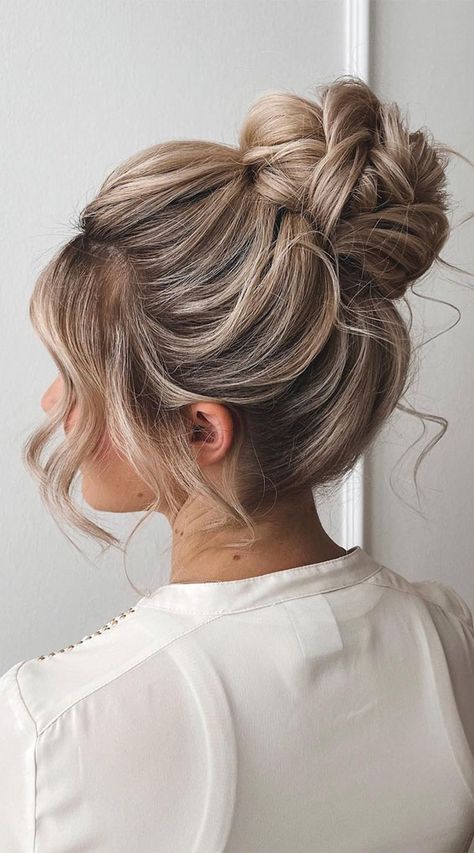 New Updo Hairstyles, High Messy Wedding Bun, High Up Messy Bun, Updo For Ball, High Messy Bun Updo Wedding, High Messy Bridal Updo, Messy High Wedding Bun, Hairstayl For Wedding, Wispy Bun Updo