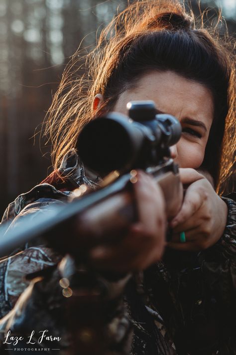 Hunting Photography Outdoor, Senior Hunting Pictures, Women Bow Hunting, Deer Hunting Senior Pictures, Bow Hunting Aesthetic, Hunting Hairstyles For Women, Senior Picture Ideas Hunting, Hunting Girl Aesthetic, Hunting Asethic