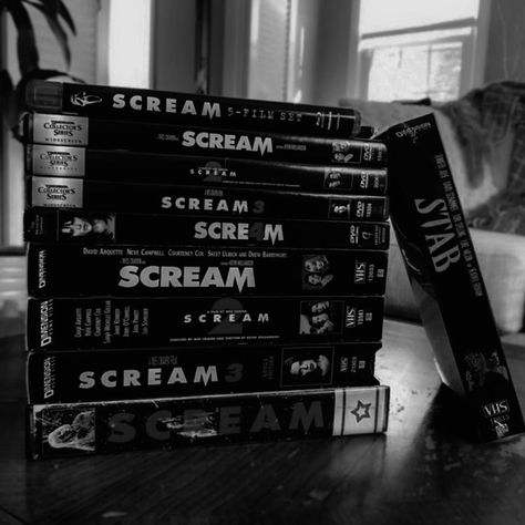 Horror Movie Nerd Aesthetic, Scary Movie Room Decor, Scream Aethstetic Movie, Horror Fan Aesthetic, Campy Horror Aesthetic, Ghostface Decor, Horror Asethic, Horror Films Aesthetic, Horror Movie Room Decor