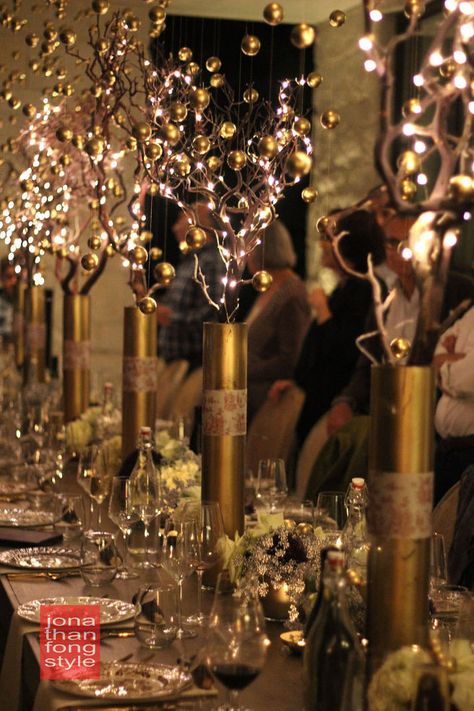 Hometalk :: How to create a golden orb tablescape Natal, Gala Decorations, Gala Themes, Prom Themes, Gala Ideas, Dance Themes, Beautiful Tablescapes, Ping Pong Balls, Prom Theme