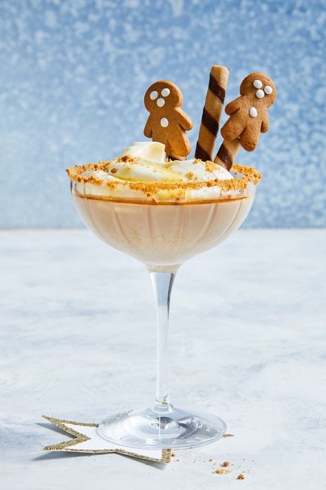 Aperitif, Natal, Christmas Dinner Drinks, Christmas Food Appetizers, Christmas Cooking Ideas, Christmas Drinks Party, Gingerbread Cocktail, Gingerbread Martini Recipe, Christmas Lunch Ideas