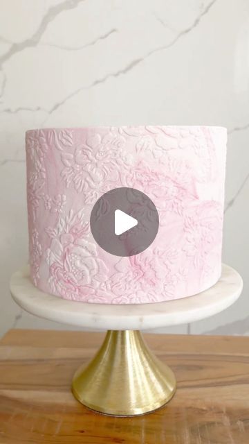 Fondant Texture Techniques, Textured Fondant Cake, Texture Cake Design, Pretty Cakes For Women Birthdays, Marble Fondant Cake, Marbled Buttercream, Marble Buttercream, Simple Fondant Cake, Textured Buttercream Cake