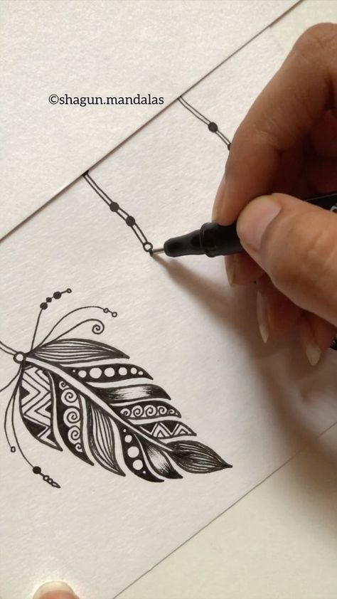 Feather Zentangle, Drawing Mandala Art, Tangled Painting, Mandala Feather, Drawing Mandala, Feather Illustration, Peacock Feather Tattoo, Feather Drawing, Pen Tattoo