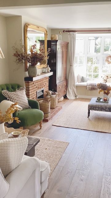 English Cottage Core, Laura Ashley Living Room, Modern Cottage Living Room, French Cottage Living Room, Cottage Family Room, Small Tv Room, Old Home Remodel, Cottage Living Rooms, Coastal Living Room