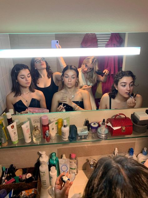 💄💋🛍️ #makeup #girls #besties #bestiegoals #party #goals #aesthetic #getreadywithme #grwm #fashion #friends #friendshipgoals #friendships Friendship Goals Squad, Pre Party Aesthetic, Five Girls Squad Aesthetic, Friends Getting Ready Aesthetic, Dance Friends Aesthetic, Group Of Girls Friends, Getting Ready With Friends Aesthetic, School Popularity Aesthetic, High School Friends Aesthetic