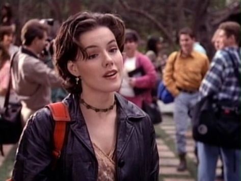 80s Short Hair, Kathleen Robertson, Cut Short Hair, Layered Pixie Cut, 90s Haircuts, Pixie Cut Short, Hair Inspiration Short, Short Hair Syles, Haircut Inspiration