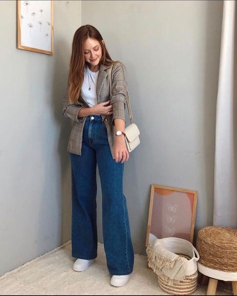 DARK BLUE WIDE LEG JEANS | Instagram Wide Leg Jeans Outfit, Legs Outfit, Blue Jean Outfits, Business Casual Outfits For Work, Casual College Outfits, Look Blazer, Everyday Fashion Outfits, Ținută Casual, Casual Day Outfits