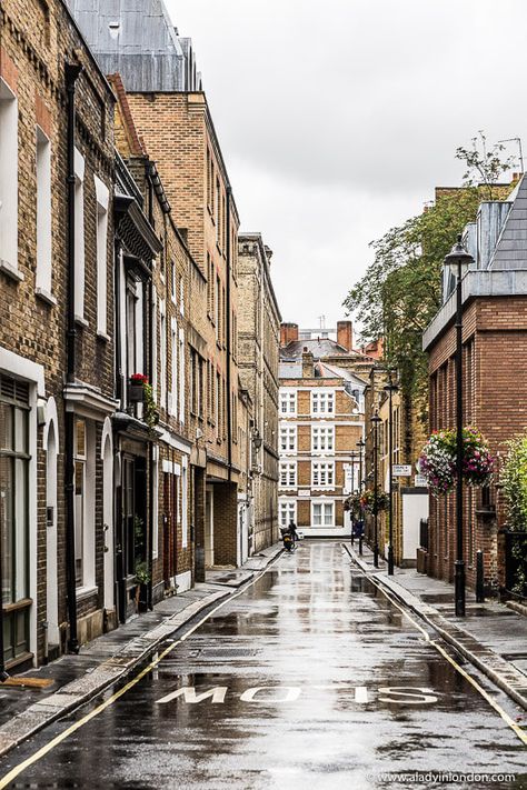 Westminster in the rain is beautiful. This guide to spending a rainy day in London will show you rainy day activities and rainy day in London things to do. It also has suggestions for a London rainy day outfit and lots of things to do in London when it rains. #london #rainyday Rainy Day In London, London Westminster, London Vibes, London Dreams, Westminster London, Day In London, London Living, Living In London, London Aesthetic