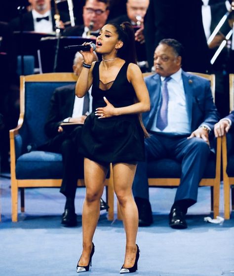 Aretha Franklin’s funeral - tribute Ariana Singing, Ariana Grande Legs, Funeral Outfit, Tiny Dress, Ariana Grande Outfits, Ariana Grande Cute, Ariana Grande Style, Arianna Grande, Ariana Grande Photoshoot