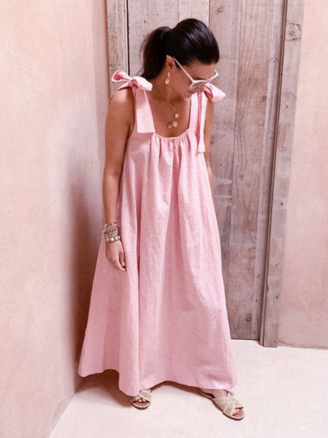 Linen Dresses Summer, Linen Style Fashion, Pink Linen Dress, Ibiza Outfits, Fashion Director, Ibiza Fashion, Holiday Wardrobe, Looks Chic, What To Pack