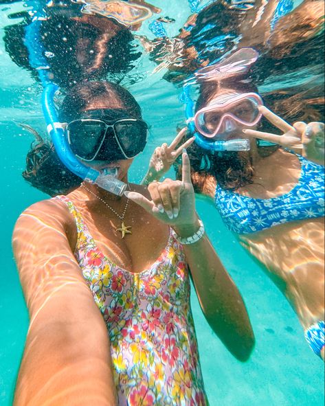 underwater picture ideas, ocean photography, summer aesthetic Underwater Beach Pictures, Underwater Picture Ideas, Underwater Instagram Pictures, Aesthetic Underwater Photos, Swimming Underwater Aesthetic, H2o Summer Aesthetic, August Vision Board Ideas, 2024 Summer Aesthetic, Instagram Inspo Summer