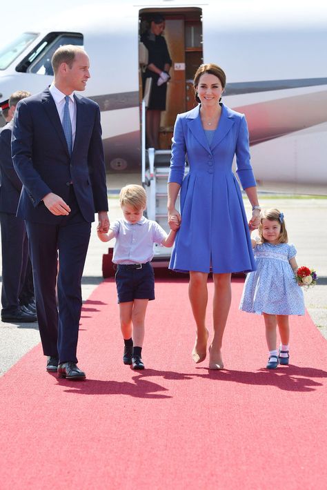 De cuánto es la fortuna de cada integrante de la familia real Kate Middleton Birthday, Kate Middleton Family, Kate Middleton Style Outfits, Royal Family Portrait, Estilo Kate Middleton, Kids Dress Boys, Kate Middleton Wedding, Kate Middleton Dress, Classy People