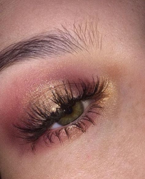 Pink And Gold Eyeshadow Looks, Pink Gold Eyeshadow, Gold Halo Eye, Romantic Eye Makeup, Gold Eyeshadow Looks, Green Eyeshadow Look, Quinceanera Makeup, Prom Eyes, Golden Eye Makeup