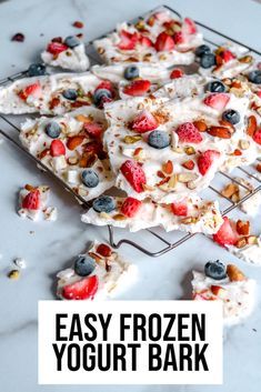 Yogurt Bark Recipe Frozen, Make Frozen Yogurt, Breakfast Yogurt Parfait, Easy Frozen Yogurt, Yogurt Recipes Healthy, Raspberry Breakfast, Yogurt Bark Recipe, Healthy Summer Treats, Frozen Yogurt Bites