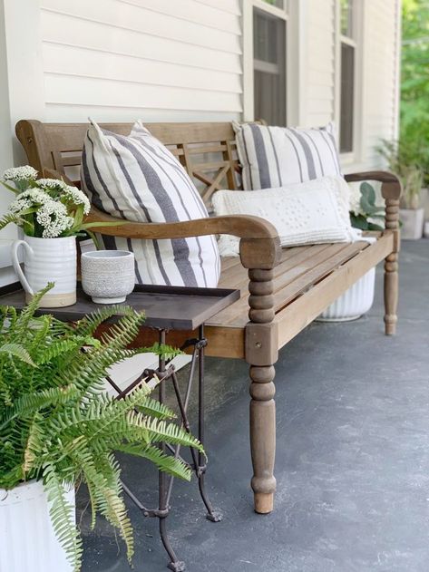 How to create a classic & traditional front porch for summer time! I loved hanging these flower baskets, adding throw pillows to our bench, and learning how to create a summer planter. #summer #summerdecor #frontporch Front Porch Bench, Farmers Porch, Front Porch Furniture, Modern Farmhouse Floorplan, Porch Bench, Porch Sitting, Farmhouse Flooring, Rustic Porch, Farmhouse Front Porches
