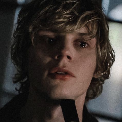 ⛧ tate langdon (evan peters) american horror story icon ⛧ Tate Langdon Hot Pics, Tate Langdon Pfp, Tate Langdon Fanart, Tate Langdon Icons, Evan Peters Tate Langdon, Tate American Horror Story, Tate Langdon Aesthetic Icon, Hair Claim, Japan 80's Aesthetic