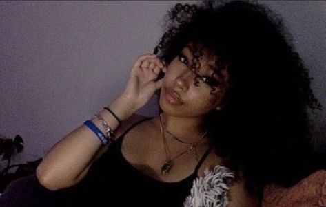 Poc Hairstyles, Curly Hair Pfp, Blasian Girl, Mixed Curly Hair, Curly Hair Styles Easy, Hairdos For Curly Hair, Foto Poses, Foto Ideas Instagram, Pretty Selfies