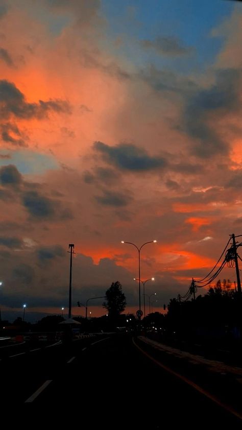 Reka Bentuk Grafik, Video Nature, Cloudy Weather, Dark Nature Aesthetic, Sky Photography Nature, Night Scenery, Beautiful Views Video, Amazing Nature Photos, Images Esthétiques