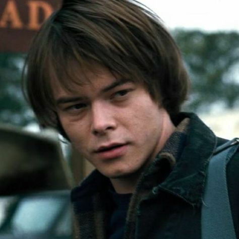 Johnathon Byers, Jonathan Byers Icons, Jonathan Stranger Things, Johnathan Byers, Stranger Things Jonathan, Night Of The Demons, Dear World, Jonathan Byers, Brown Hair Men