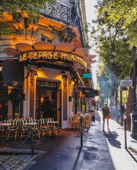 parisian, escapes Corner Cafes of Paris ! Disneyland Paris, Sidewalk Cafe, Parisian Cafe, Beautiful Paris, Parisian Life, Paris Cafe, Voyage Europe, Paris City, Montmartre