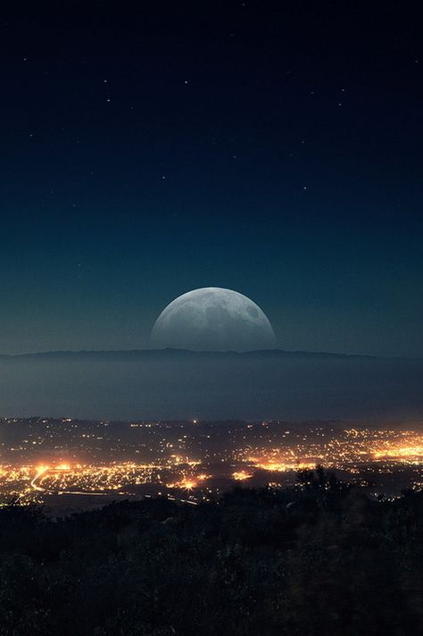 #indie #hipster #vintage #landscape Sistem Solar, Matka Natura, Shoot The Moon, Belle Nature, Moon Pictures, Beautiful Moon, Alam Yang Indah, Beautiful Sky, Science And Nature