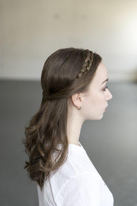 Nutcracker Ballet Hairstyles, Ballet Inspired Hairstyles, Juliet Capulet Hairstyle, Figure Skating Hair Styles, Romeo And Juliet Hairstyles, Musical Theater Hairstyles, Figure Skating Hairstyles For Short Hair, Shakespeare Hairstyles, Ballet Short Hair