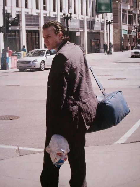 Heath Ledger shooting The Dark Knight's robbery of Gotham National Bank Heath Joker, Arkham City Batman, Joker Dark Knight, Joker Clown, Minas Tirith, Der Joker, Louise Brealey, Joker Heath, Joker Costume