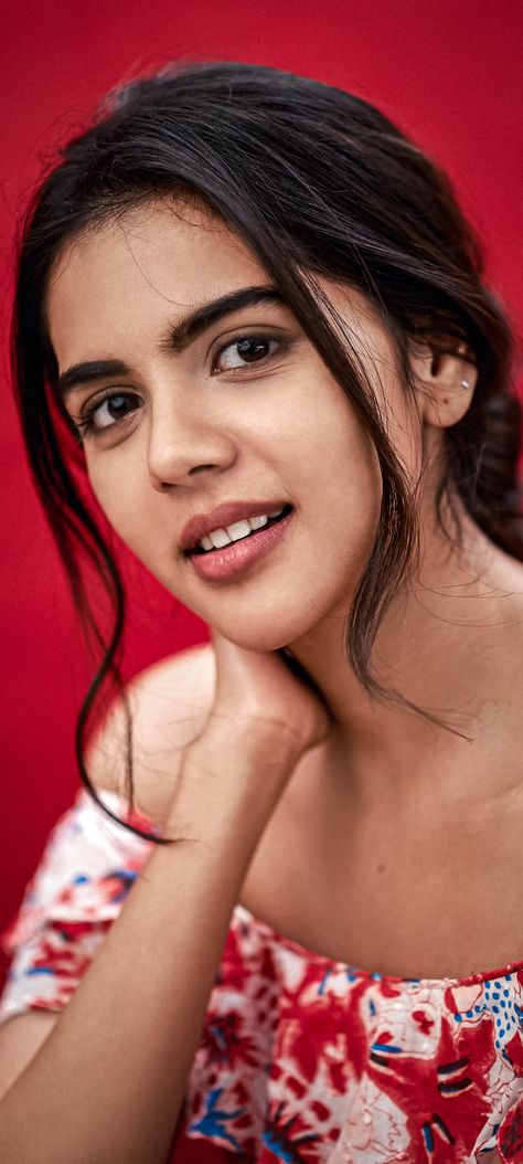 kalyani priyadarshan Kalyani Priyadarshan, Cute Love Photos, Kiara Advani Hot, Drawing People Faces, Samantha Photos, Stylish Photo Pose, Beauty Face Women, Cute Couples Hugging