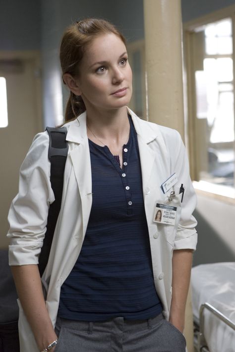 Sarah Wayne Callies in Prison Break as Dr. Sara Tancredi Sara Tancredi, Broken Movie, Michael And Sara, Jane And Michael, Sarah Wayne Callies, Broken Video, Michael Scofield, Wentworth Miller, Hottest Female Celebrities