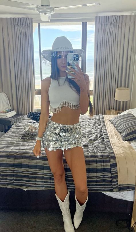 cowgirl Sequin Skirt Fashionable Cowgirl Outfits, Bariloche, Cochella Outfits Cowboy, Coachella Outfit Colorful, White Cowboy Boot Festival Outfit, Suenos Festival Outfits 2024, Cowgirl Outfits Coachella, Trance Party Outfit, Black And Silver Festival Outfit