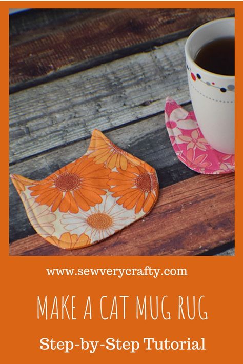 Use this free pattern and your beginner sewing skills to create these fun little cat mug rugs for the cat lover in your life. This scrap busting project is both fun and functional and takes only minutes to make. Have fun with this one. Cat Mug Rug, Mug Rug Patterns, Sewing Machine Projects, Idee Cosplay, Diy Bricolage, Beginner Sewing, Beginner Sewing Projects Easy, Small Sewing Projects, Cat Mug