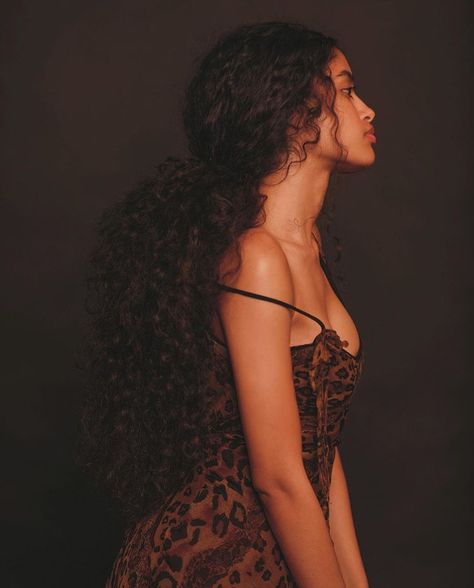 @saraahamadeh Biracial Women Aesthetic, Oc Character Inspiration, Black Person Reference, Plus Size Long Hair, Black Character Inspiration, Long Curly Hair Black Women, Reference Portrait Photography, Very Long Curly Hair, Super Long Curly Hair