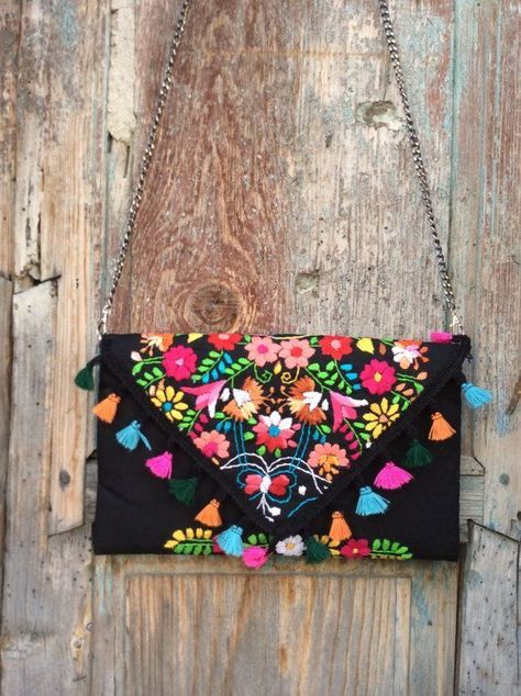 Embroidered boho bag Diy Bags, Jellyfish Princess, Bags Embroidery, Pochette Diy, Bags Diy, Ethnic Bag, Bohemian Bags, Knitting Bag, Embroidery Bags