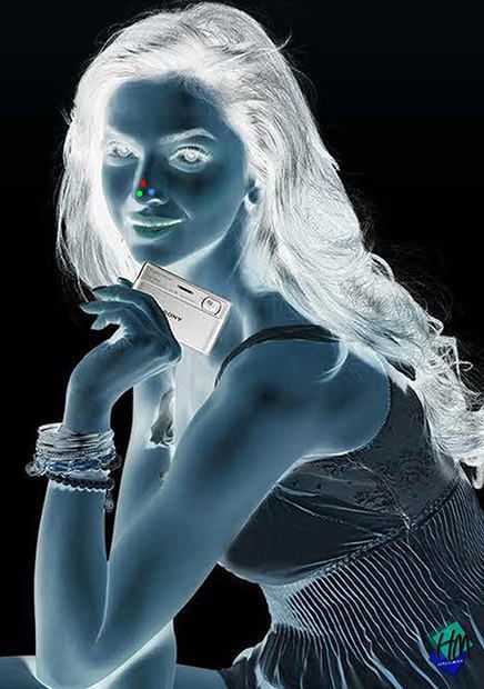 Here’s something that’ll blow your mind (sorry that it’s an ad): stare at the colored dots on this girl’s nose for 30 seconds, then quickly look at a white wall or ceiling (or anything pure white) and start blinking rapidly. Congratulations, you just processed a negative with your brain! Boris Vallejo, Stare At The Red Dot, Optical Illusion Photos, Funny Illusions, Illusion Photos, Eye Tricks, Cool Illusions, Cool Optical Illusions, Foto Tips