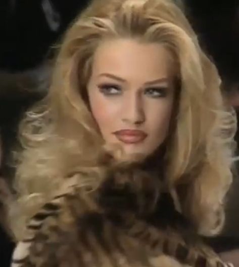 90s Model Fashion, Karen Mulder, Yasmeen Ghauri, Models 90s, Vintage Hollywood Glamour, 90s Model, 90s Supermodels, Carla Bruni, 90s Models