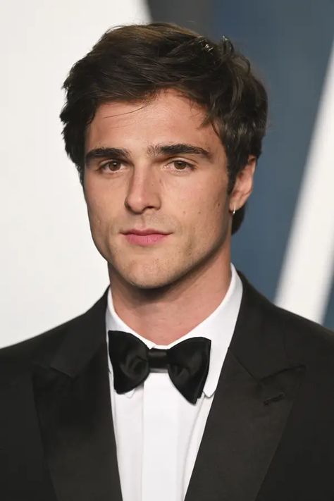 Jacob Elordi Kissing Booth, Hot Actors Men, Man Actor, Men Actors, Noah Flynn, Jacob Elordi, Handsome Celebrities, Hottest Male Celebrities, Young Celebrities