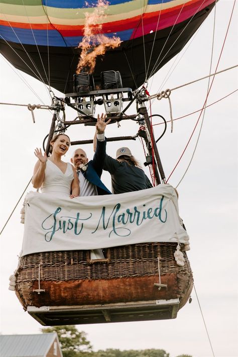 Custom hand painted "Just Married" sign displayed on the hot air balloon! Wedding Hot Air Balloon, Hot Air Balloon Engagement Pictures, Balloon Engagement Pictures, Hot Air Balloon Wedding Theme, Travel Theme Wedding Centerpieces, Ravenswood Mansion, Hot Air Balloons Photography, Hot Air Balloon Wedding, Wedding Theme Color Schemes