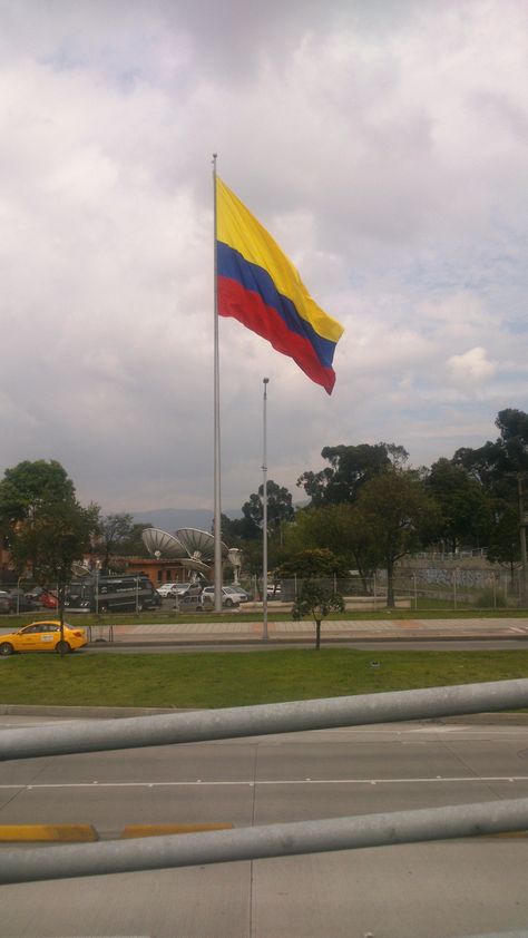 Colombian Flag - Bandera de Colombia Anime, Ariana Grande, Collage, Colombian Flag, Colombian Culture, Golf Courses, 3 D, Vision Board, Flag