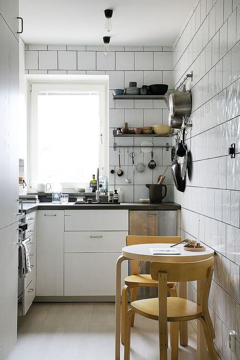 Small Basement Kitchen, Small Kitchen Inspiration, Tiny Kitchen Design, Best Living Room Design, Tiny House Kitchen, Inspire Me Home Decor, Tiny House Decor, Compact Living, House Design Kitchen