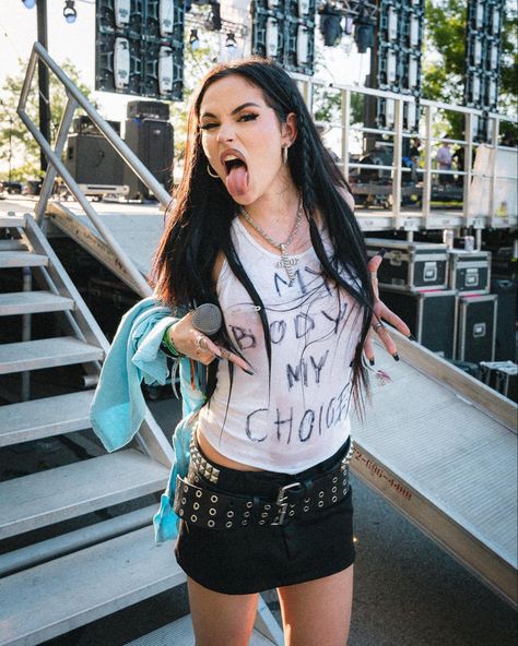 Maggie Lindemann Coachella, Margaret Elizabeth, Casual Goth, Maggie Lindemann, Spiritual Manifestation, Y2k Streetwear, Famous Women, Red Aesthetic, Woman Crush