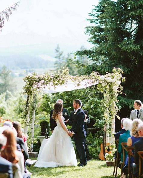 wedding ceremony Jewish Wedding Ideas, Wedding Chuppah Flowers, Huppah Wedding, Jewish Wedding Chuppah, Branch Arch Wedding, Floral Chuppah, Modern Jewish Wedding, Chuppah Flowers, Beautiful Settings