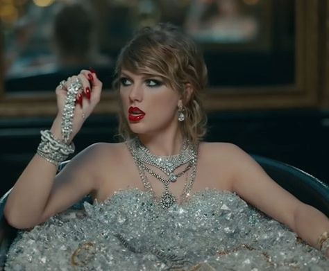 Taylor Swift New Song, Most Expensive Jewelry, Elie Saab Dress, Taylor Swift Music Videos, Luxury Lifestyle Women, Taylor Swift Music, Taylor Swift Outfits, Stadium Tour, Taylor Swift Videos