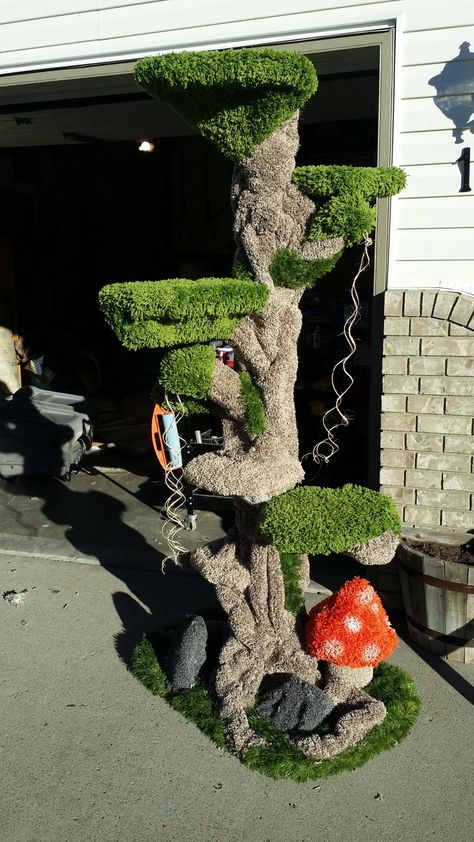 Realistic cat tree with rocks and fly agaric mushroom by @twistedtreepet - Imgur Diy Catios For Cats Apartment, Diy Cat Castle, Custom Cat Trees, Unique Cat Trees, Fly Agaric Mushroom, Spoiled Cats, Cat Castle, Cool Cat Trees, Cat Tree House