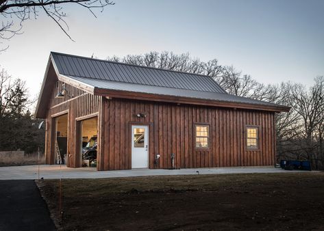 Farm Equipment Storage, Small Pole Barn, Farm Workshop, Container Workshop, Storage Workshop, Garage Mancave, Pole Barn Construction, Garage Build, Studio Garage