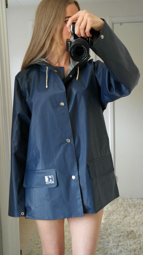 Helly Hansen blue raincoat Blue Raincoat Outfit, Mackintosh Raincoat, Town Design, Red Raincoat, Raincoat Outfit, Muddy Girl, Rainwear Girl, Blue Raincoat, Rainwear Fashion
